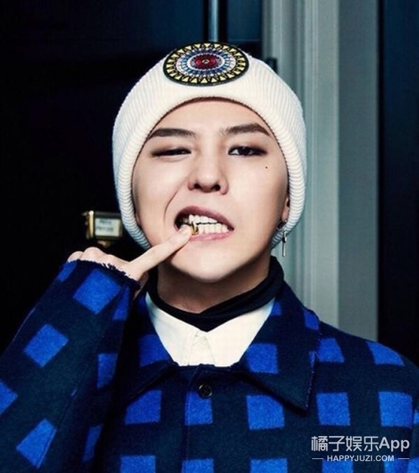 (表情搞怪的权志龙好像是走错片场的~) 甚至连二次元角色,有了泪痣