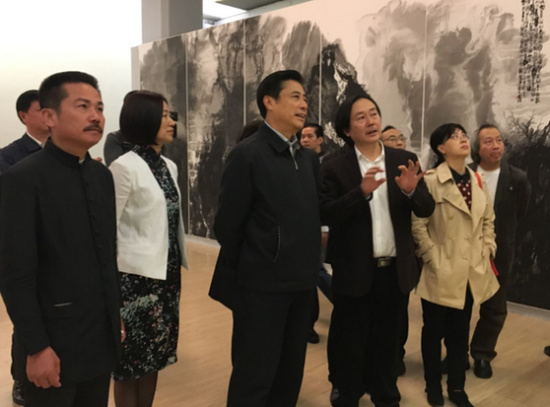 梁明大泼彩山水画展中国美术馆隆重开幕-北京时间