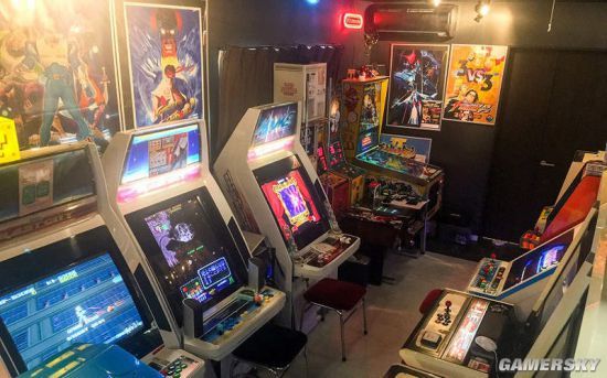 日本42岁大叔打造自家游戏厅 爱好收集复古街机游戏机台