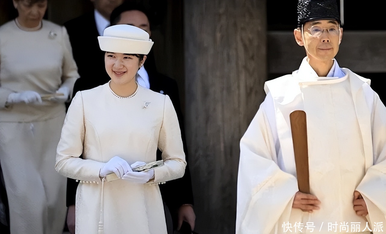 还是佳子公主更美!蓝裙配珍珠项链笑起来真甜美,轻松赢爱子公主 - 360娱乐,你开心就好
