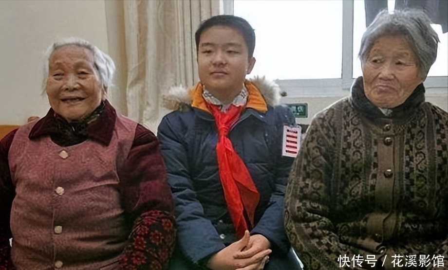 2岁看新闻联播，7岁读人民日报，五道杠小学生如今怎样了？ - 360娱乐，你开心就好