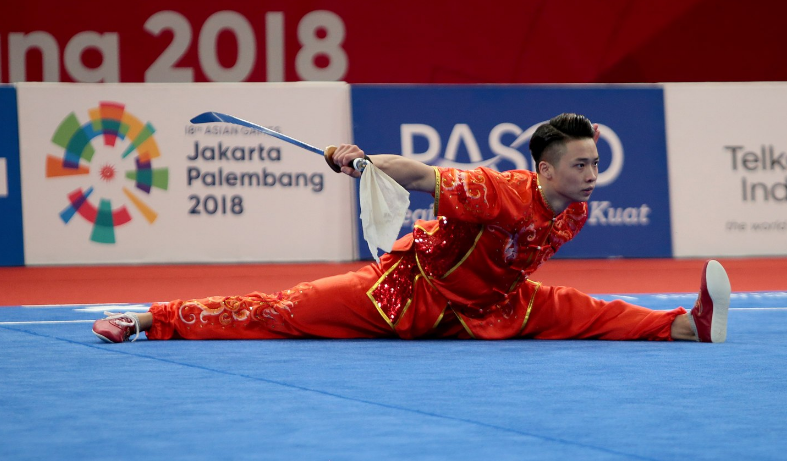 武术男子刀术决赛 吴照华夺金利落干