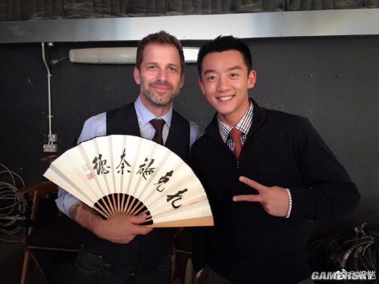郑恺出演正义联盟导剪版晒出同扎克施耐德合照