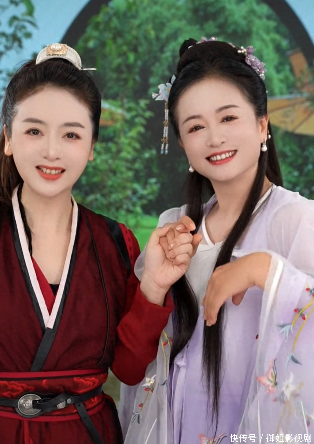 饰演杜冰雁的小李琳再次换上古装,与饰演昌平公主的涓子上演了一波