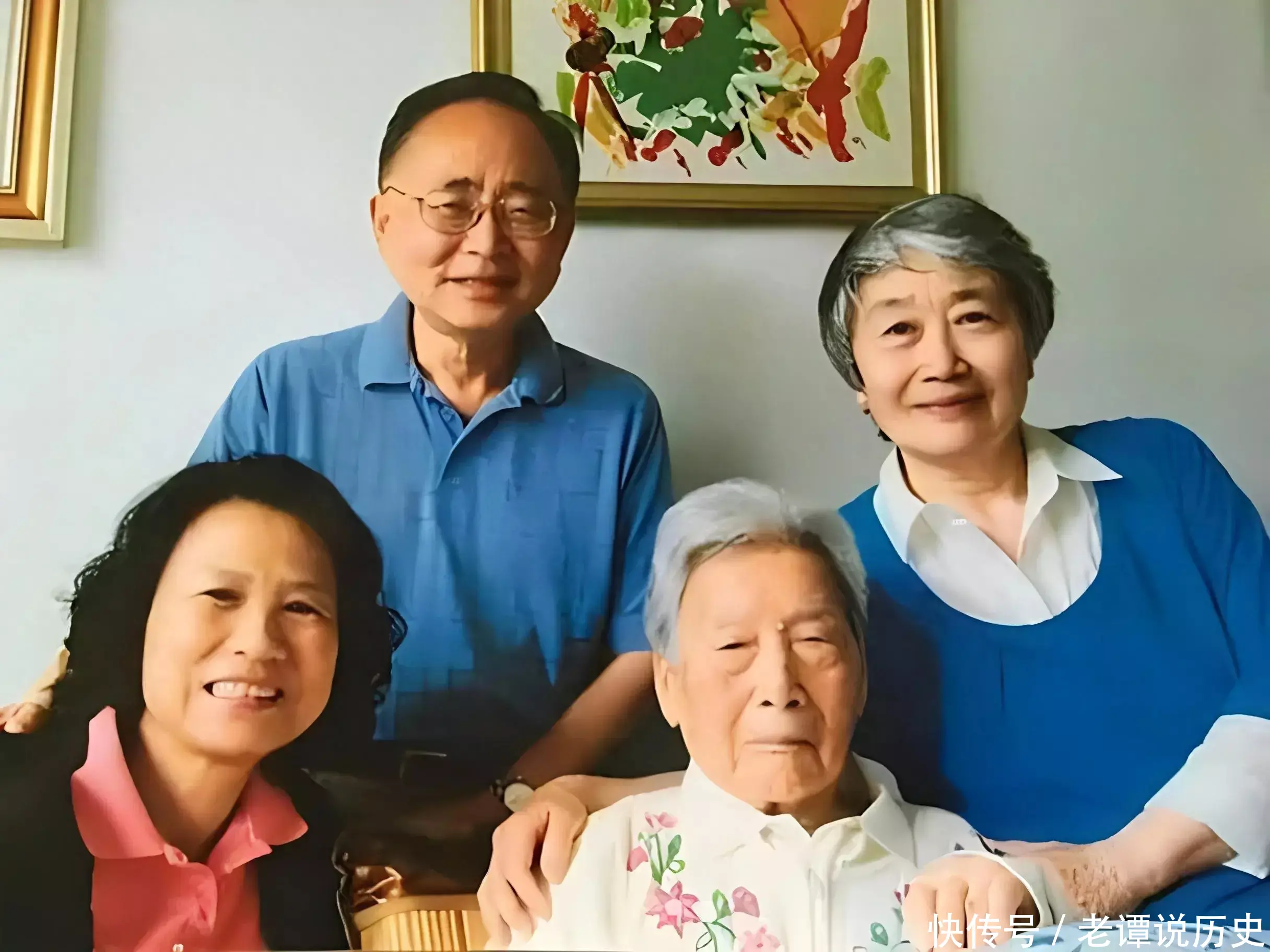 2012年,谢小沁和母亲刘湘屏,以及江姐的儿子儿媳,一张罕见合影 - 360娱乐,你开心就好