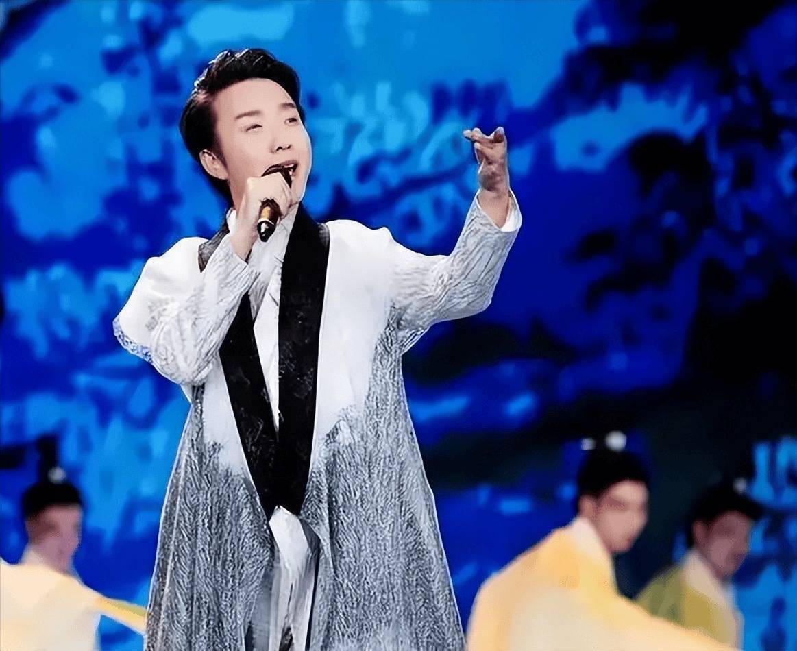 李玉刚为何突然消失?知情人曝:因野心太大得罪人,今转行做导演 - 360娱乐,你开心就好
