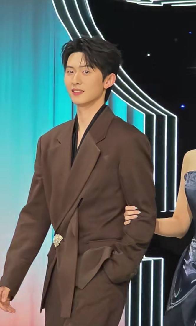 短剧演员红毯造型大赏:颜值与风格的碰撞 - 360娱乐,你开心就好