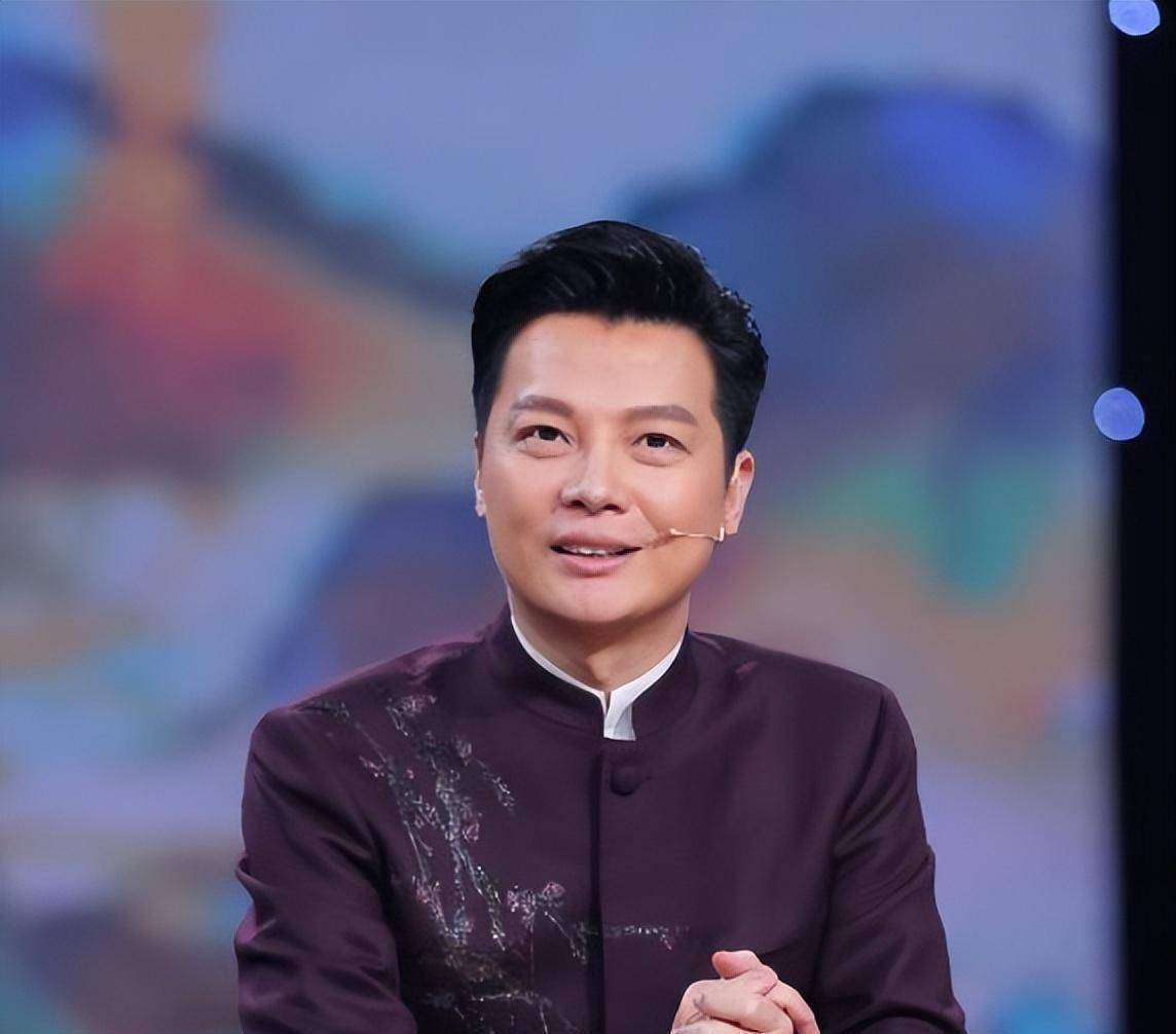 11届春晚“定海神针”晒“最后一本”台本,全网泪目:舞台告别成定局? - 360娱乐,你开心就好