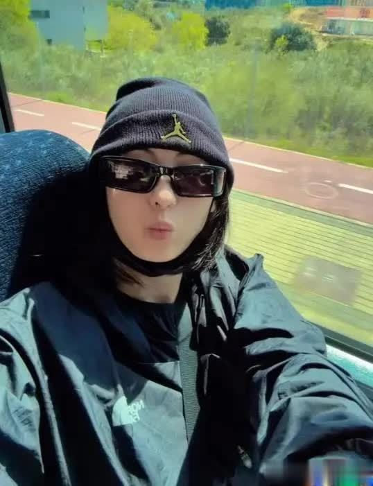 张柏芝晒二儿子Quintus日常,颜值出众,兄弟俩在爱中成长 - 360娱乐,你开心就好