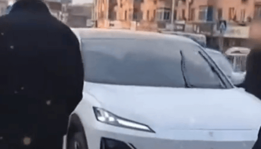 辽阳出租车司机围堵网约车
