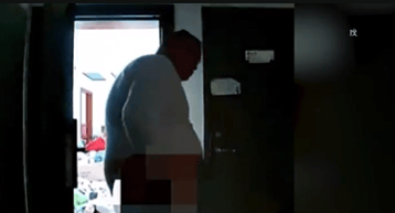 51岁男子每天光屁股出门