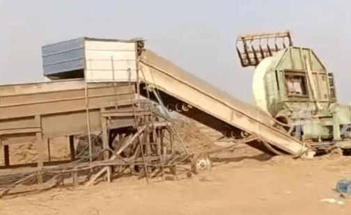 男子掉入草场粉碎机身亡