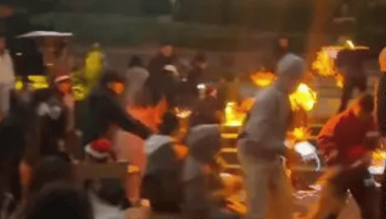 点灯仪式往火里倒酒精3人受伤