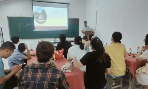志愿規(guī)劃師月薪1.2萬(wàn)