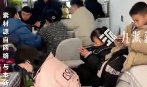 女孩沉迷短视频确诊强迫症