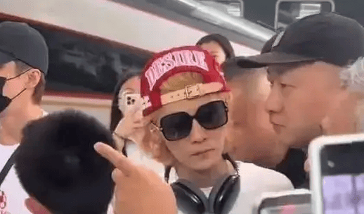 鹿晗消瘦模樣大變