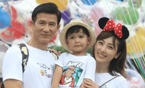 李子雄儿子患抽动症