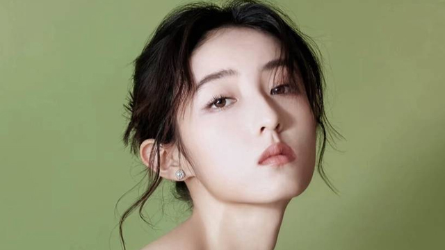 从《唐山大地震》小方登到戛纳封面女郎：张子枫瘦了12斤