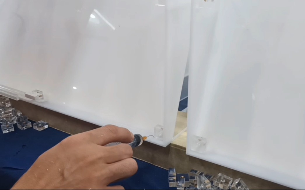 亚克力展示架在现代商业中的魅力