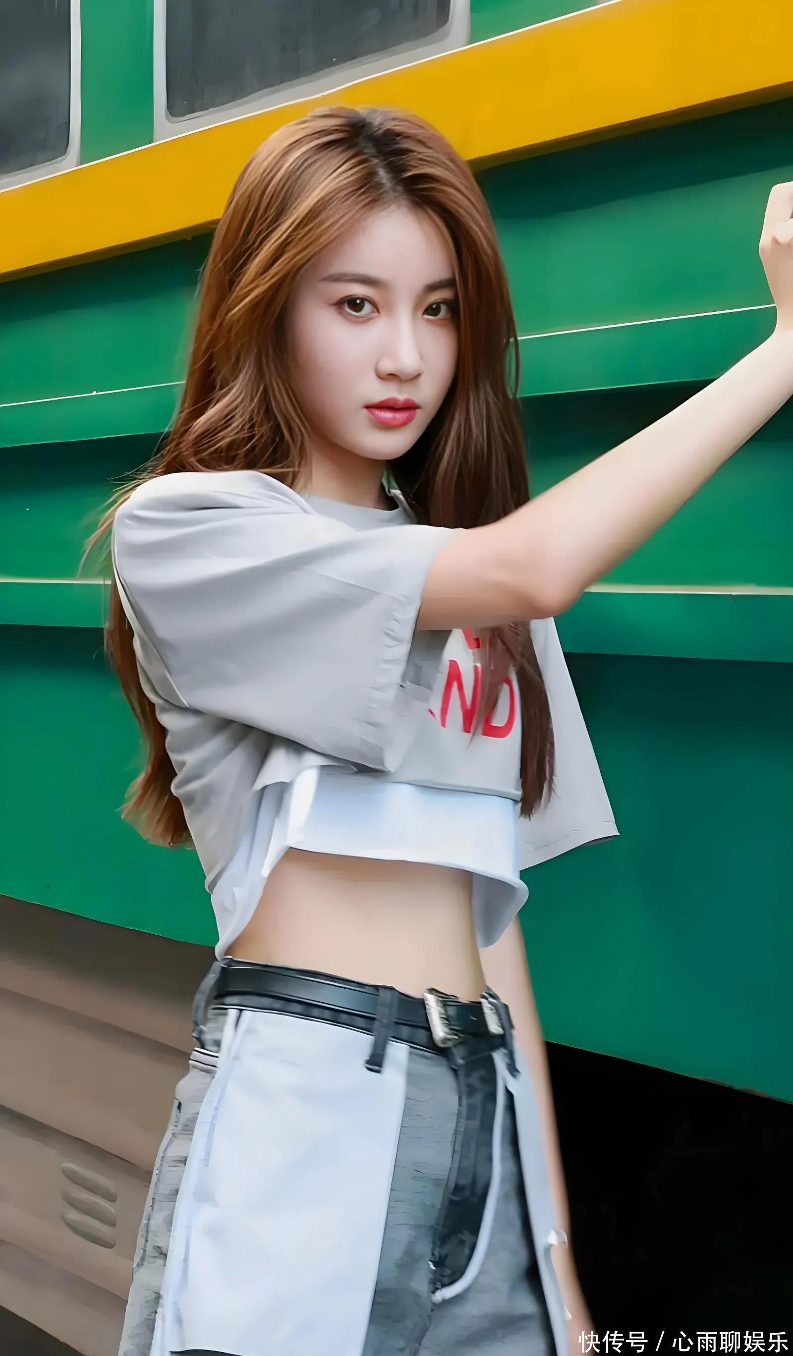 甜美女星张雅卓,甜蜜笑容,怦然心动