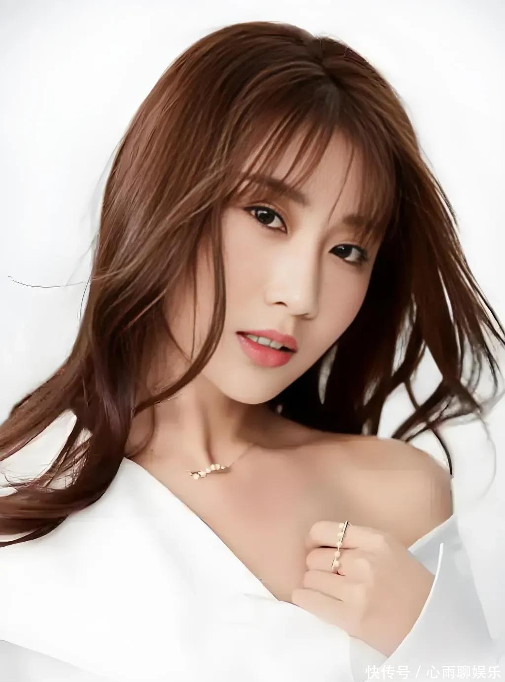 甜美女星张雅卓,甜蜜笑容,怦然心动