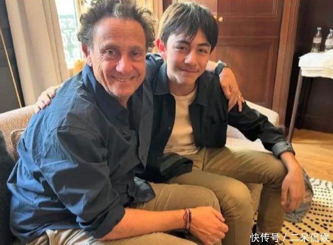 诺一法国新闻联播惊艳亮相,星二代成长蜕变,未来演技派之路何在 - 360娱乐,你开心就好