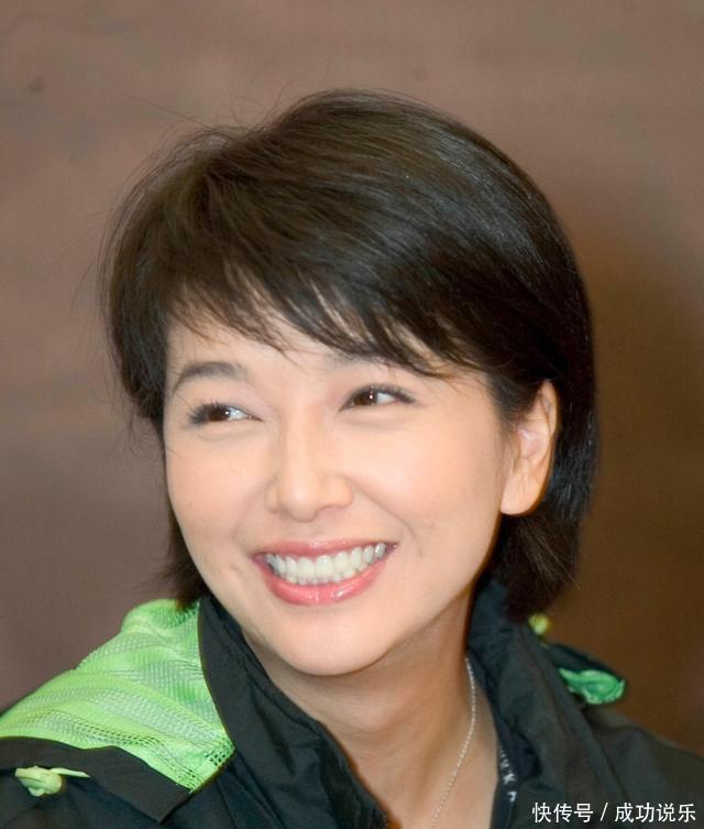 57岁的初代女神江珊:梨涡浅笑,知性优雅,还是一如既往的美! - 360娱乐,你开心就好