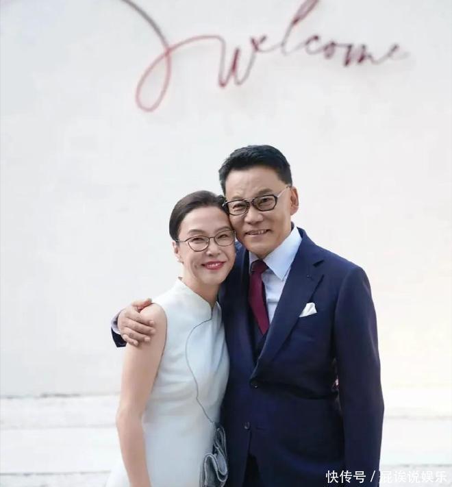 李国庆妻子张丹红大方晒女儿,俩女儿金发碧眼,继承妈妈好身材 - 360娱乐,你开心就好