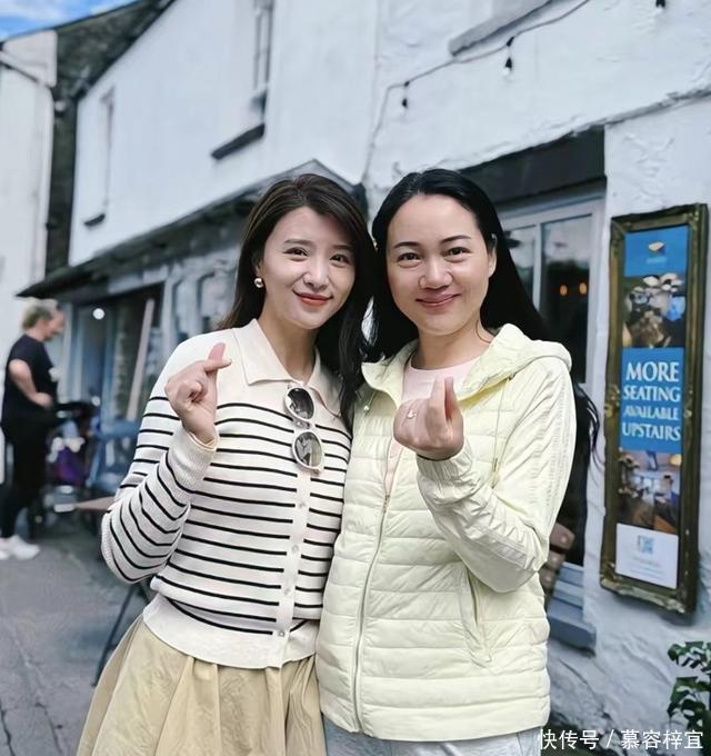 张杨果而在英国邂逅著名主持人周群,两人昔日是同事,却十年未见 - 360娱乐,你开心就好