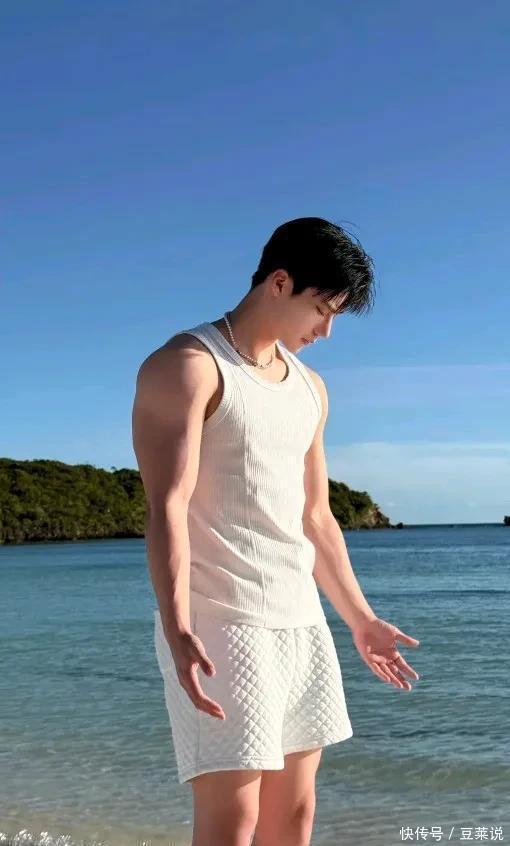 邵巍是一位才华横溢的青年短剧男演员,霸气威武十足。 - 360娱乐,你开心就好