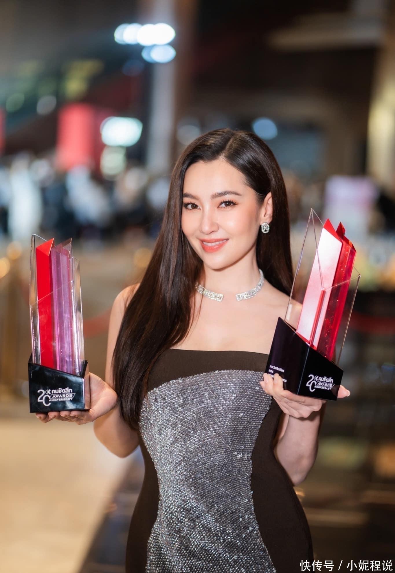 与富商男友同赴香港做功德!