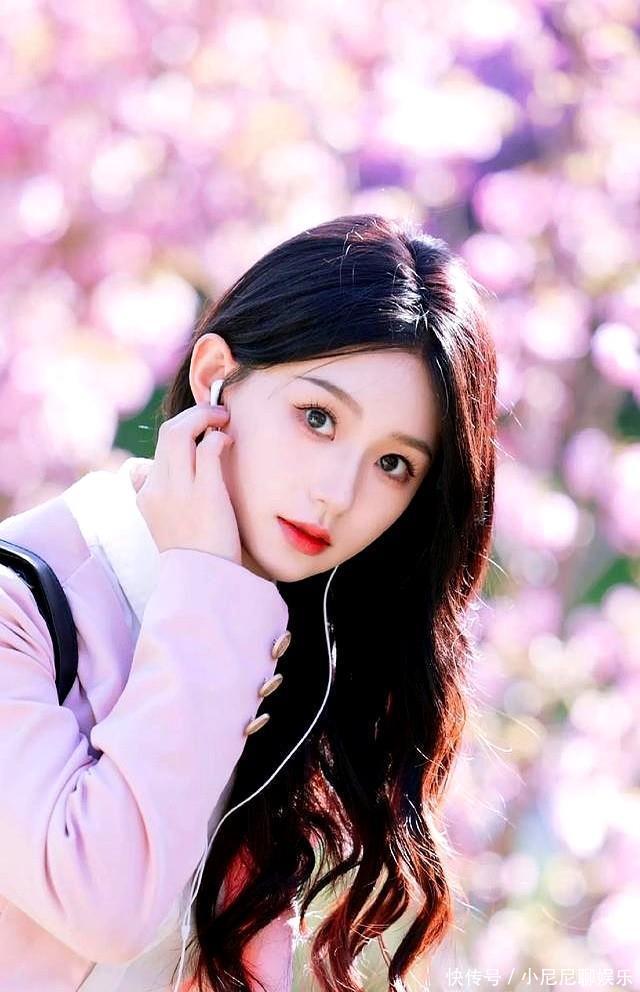 双学位女神：胡亦瑶前凸后翘，曲线玲珑！ - 360娱乐，你开心就好