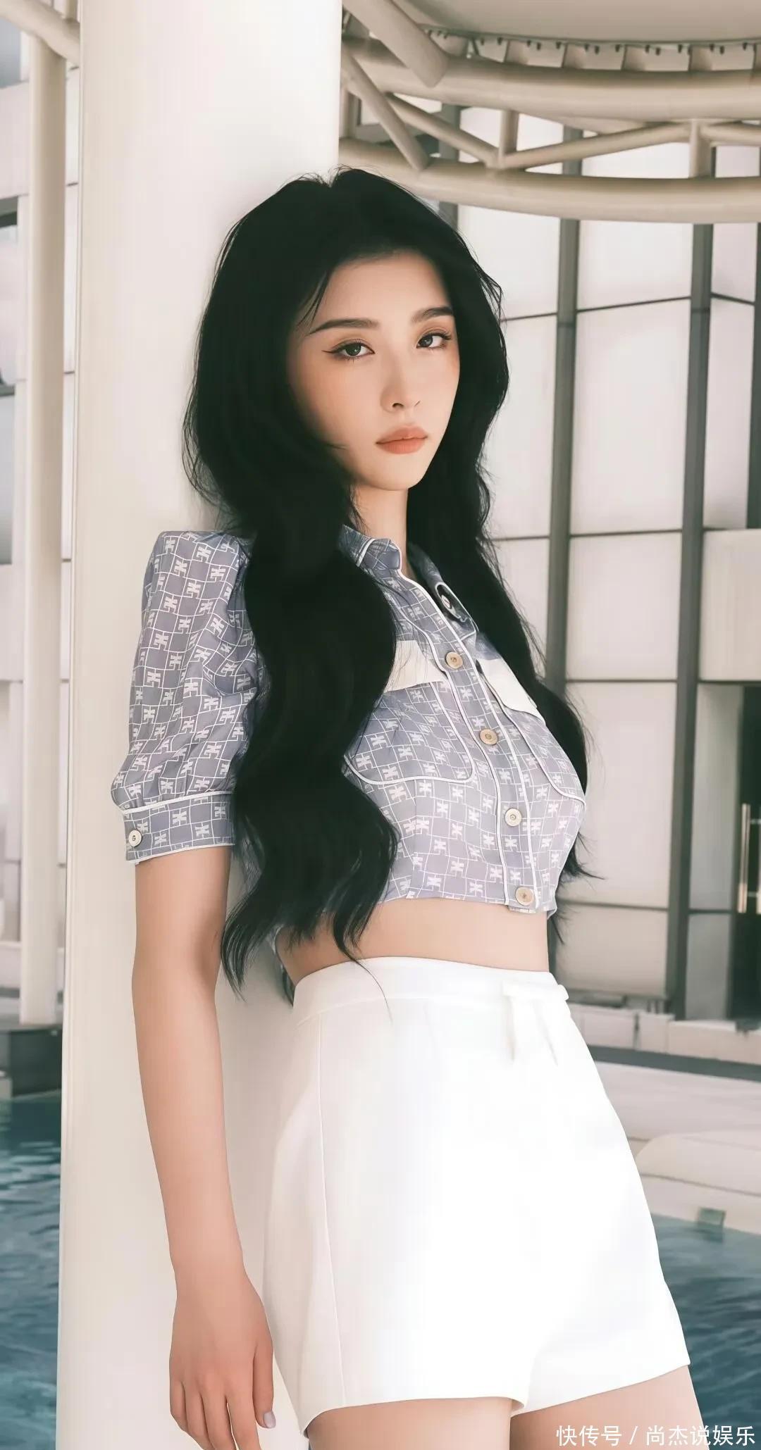 《凡人修仙传》陈巧倩扮演者赵小棠,172cm52kg,学跳舞身材真好