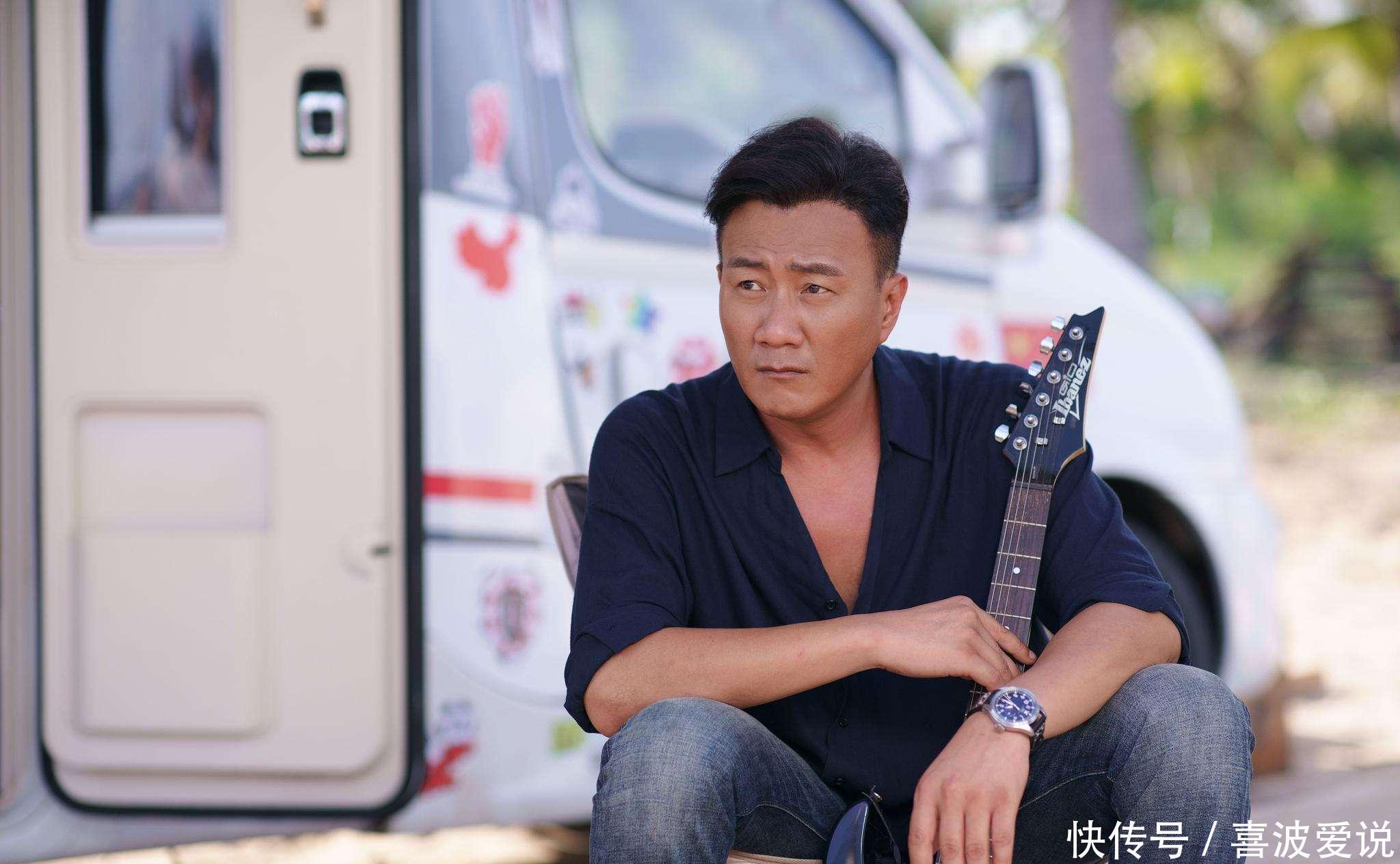 胡军:与初恋女友相恋多年,不畏惧绯闻,婚后儿女双全,人生美满