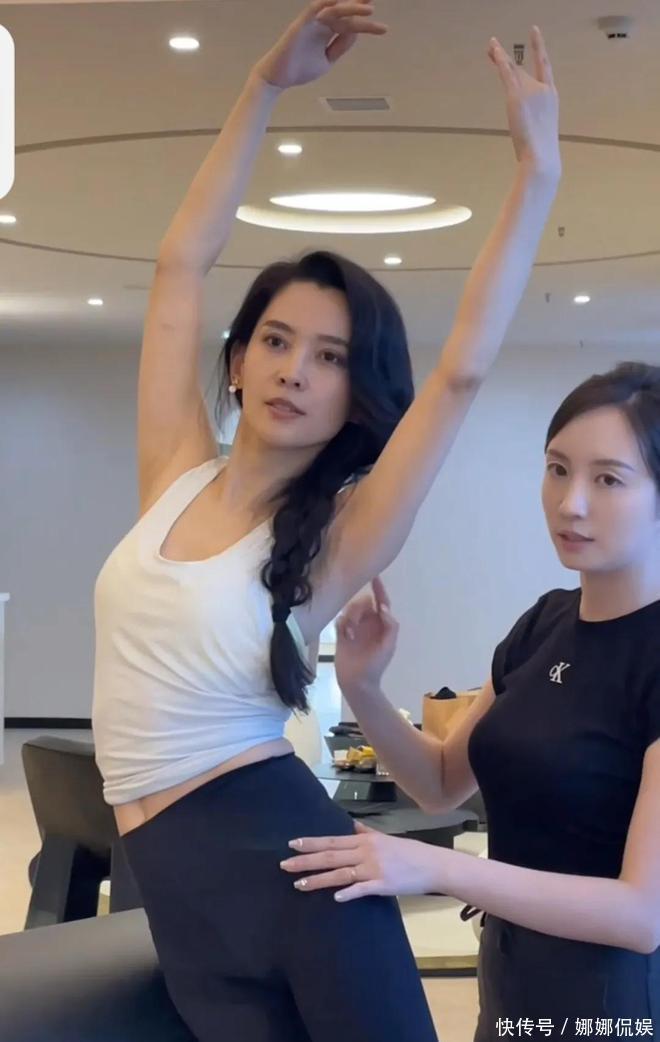秒懂！汪峰新女友李巧曝光，普拉提美照引网友赞叹 - 360娱乐，你开心就好