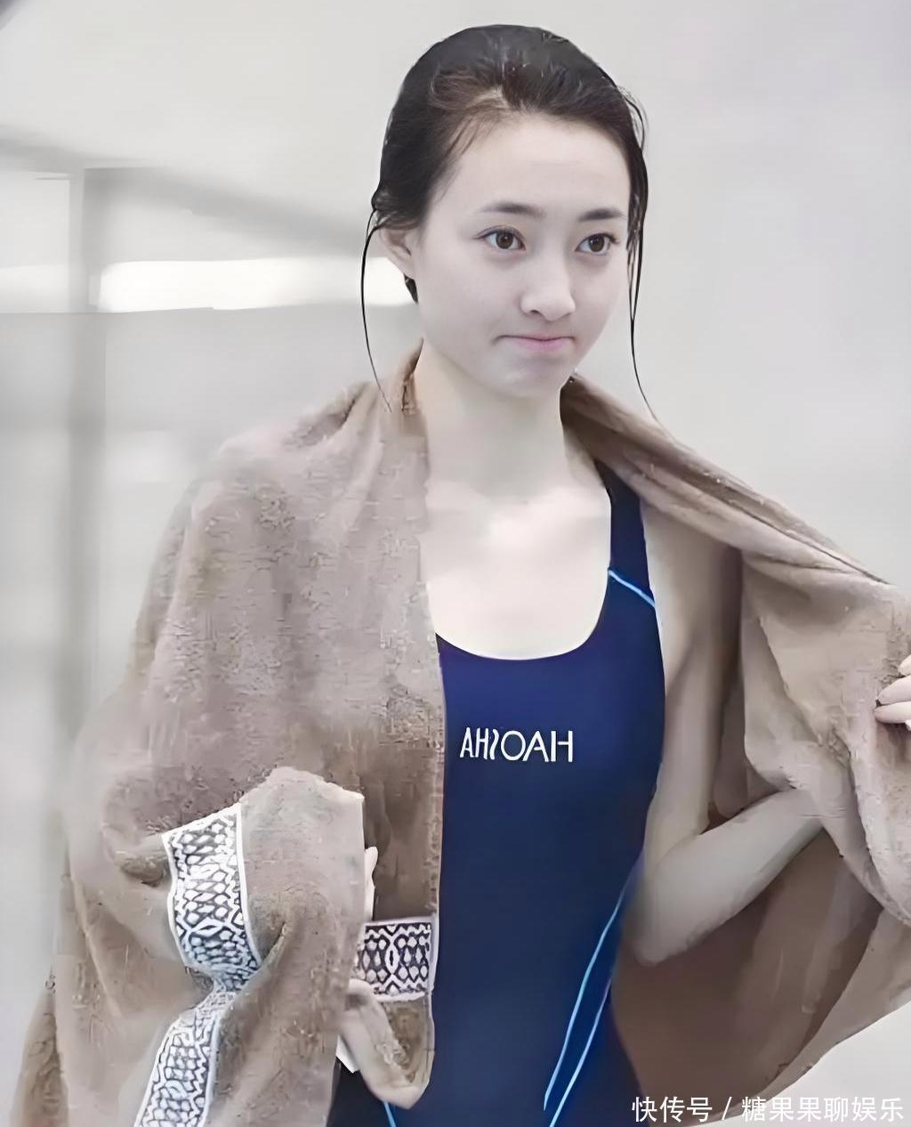 2013年,王丽坤因参加明星跳水节目《星跳水立方》以素颜亮相,凭借清新