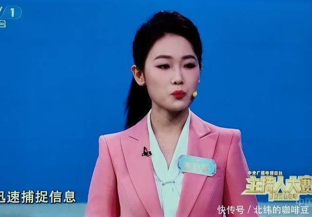 秦韵筝中央广播电视总台主持人大赛表现出色，晋级18强。 - 360娱乐，你开心就好