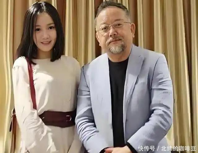 被传卖掉上亿四合院,移民美国的王刚,如今已走上另一条大道 - 360娱乐,你开心就好
