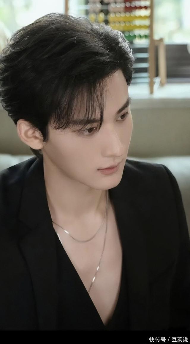 江衡新晋青年男演员，有着模特般身材，让人为之着迷心动感觉。 - 360娱乐，你开心就好