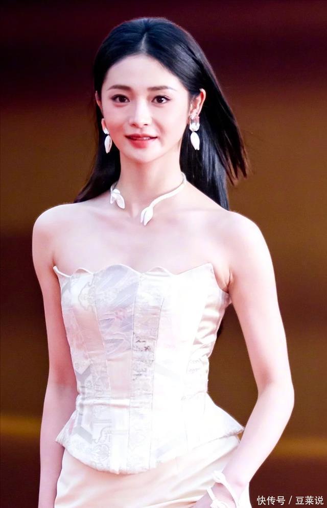 长春电影节红毯:闫妮一脸苦相,王珞丹脸又僵又肿,刘浩存赢麻了 - 360娱乐,你开心就好