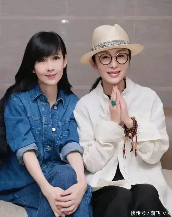 【逆龄女神】周慧敏张敏重逢照曝光,揭秘冻龄秘诀与人生哲学! - 360娱乐,你开心就好