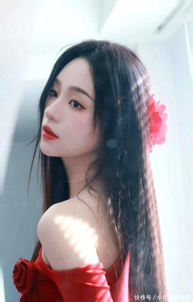 双学位女神：胡亦瑶前凸后翘，曲线玲珑！ - 360娱乐，你开心就好