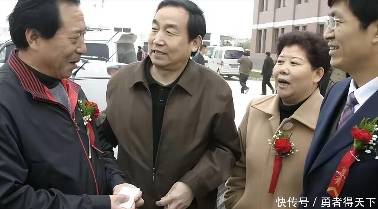 51年前，那个轰动一时的“白卷英雄”张铁生，如今现状如何？ - 360娱乐，你开心就好
