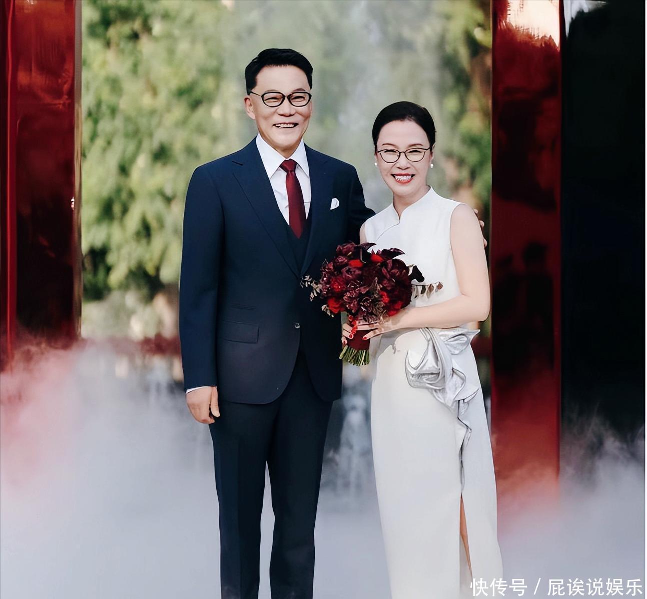 李国庆妻子张丹红大方晒女儿,俩女儿金发碧眼,继承妈妈好身材 - 360娱乐,你开心就好