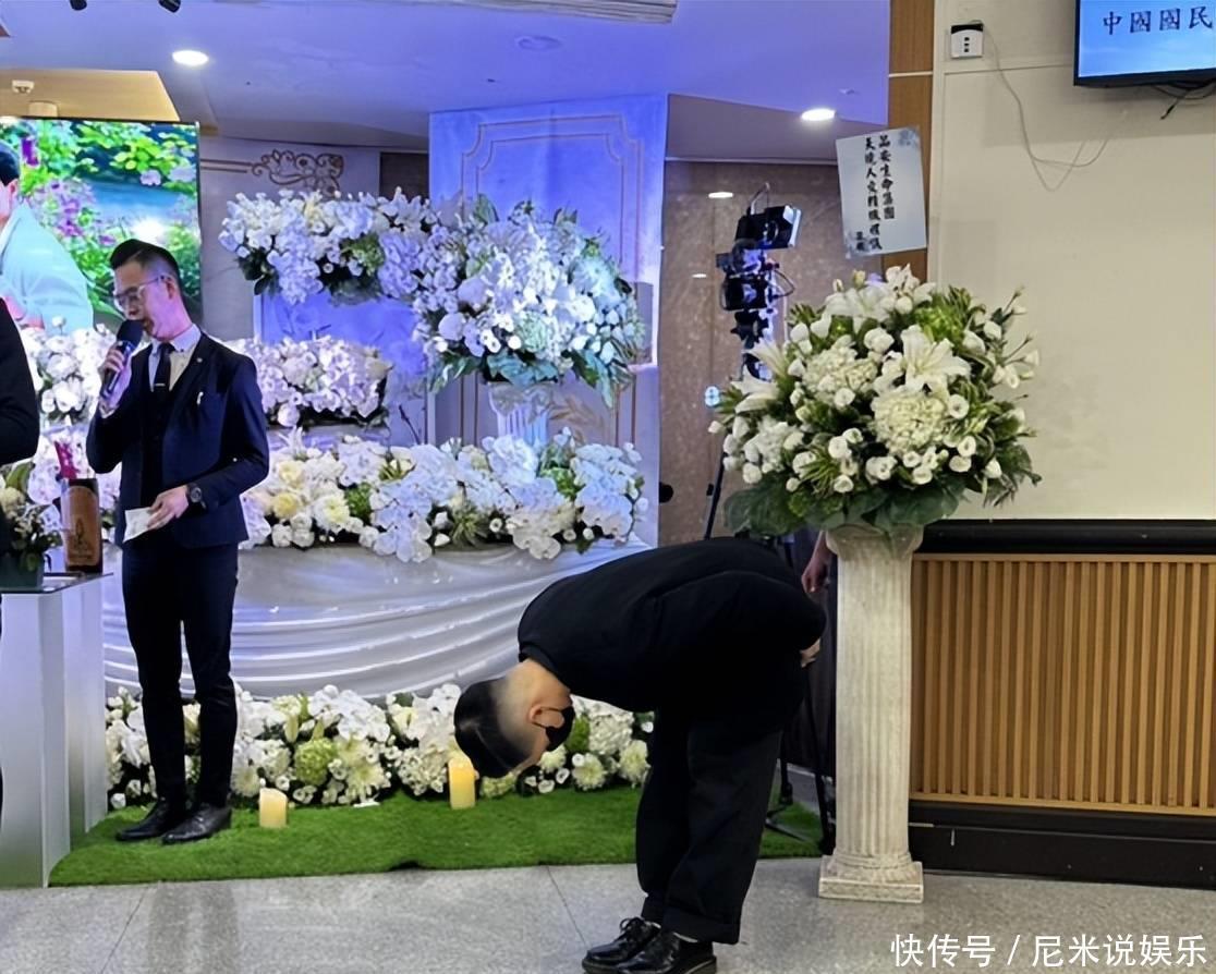 演员张振寰告别式,23年没见面的儿子现身,鞠躬送别父亲:这辈子辛苦了 - 360娱乐,你开心就好