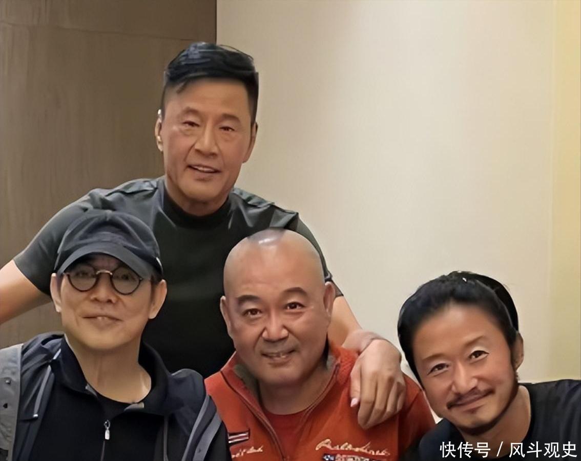 吴京李连杰武术圈一同聚餐!合照站位有讲究,61岁李连杰难掩老态 - 360娱乐,你开心就好