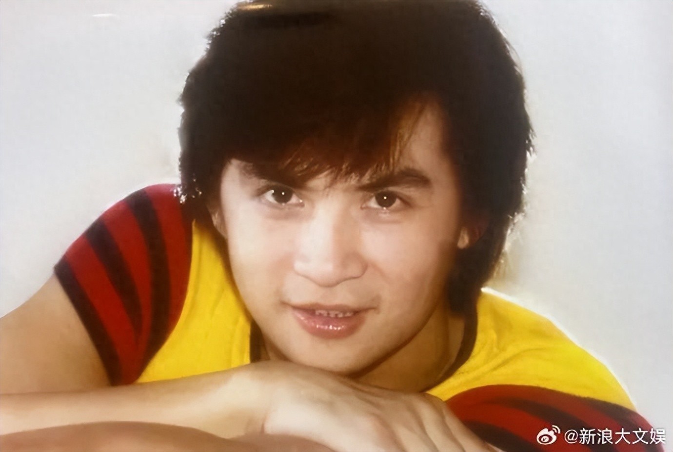 电视剧《鹿鼎记》由台湾中视1984年推出,周游执导,李小飞饰演韦小宝