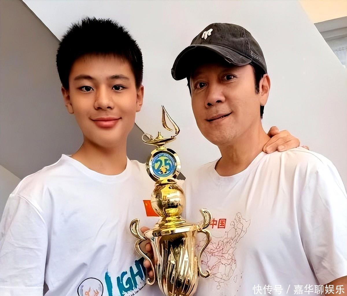蔡国庆真的很幸福!妻子漂亮有钱还“不爱露面”,俩儿子也很优秀 - 360娱乐,你开心就好