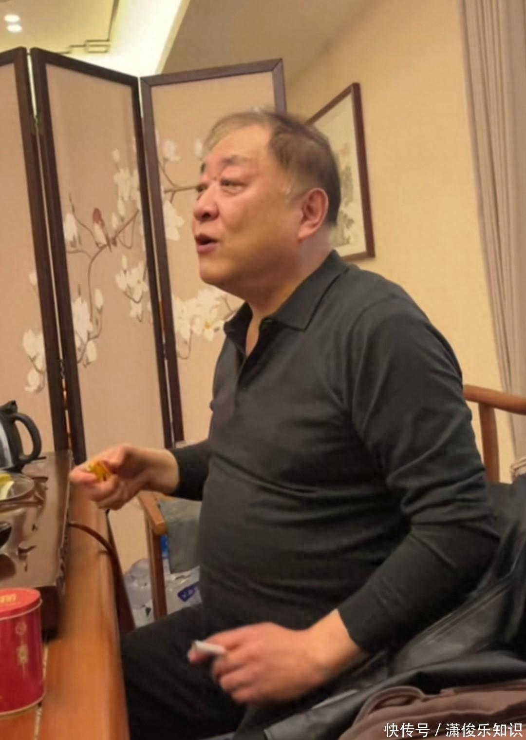 64岁演员刘斌与好友聚会,63岁丛珊罕见露面,状态年轻! - 360娱乐,你开心就好