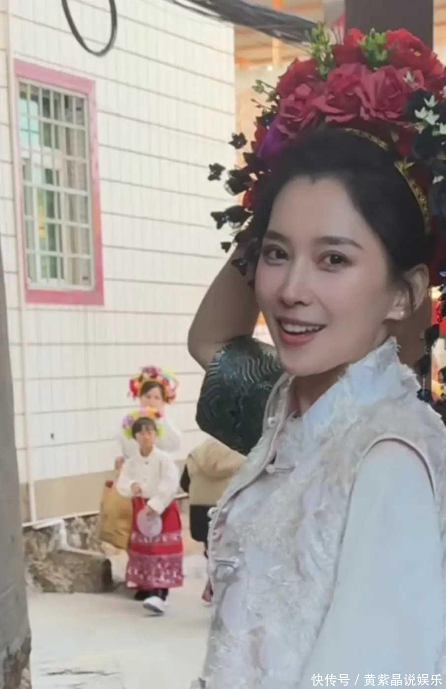 汪峰新女友竟然是小19岁的网红“森林北”李巧，颜值堪比章子怡 - 360娱乐，你开心就好